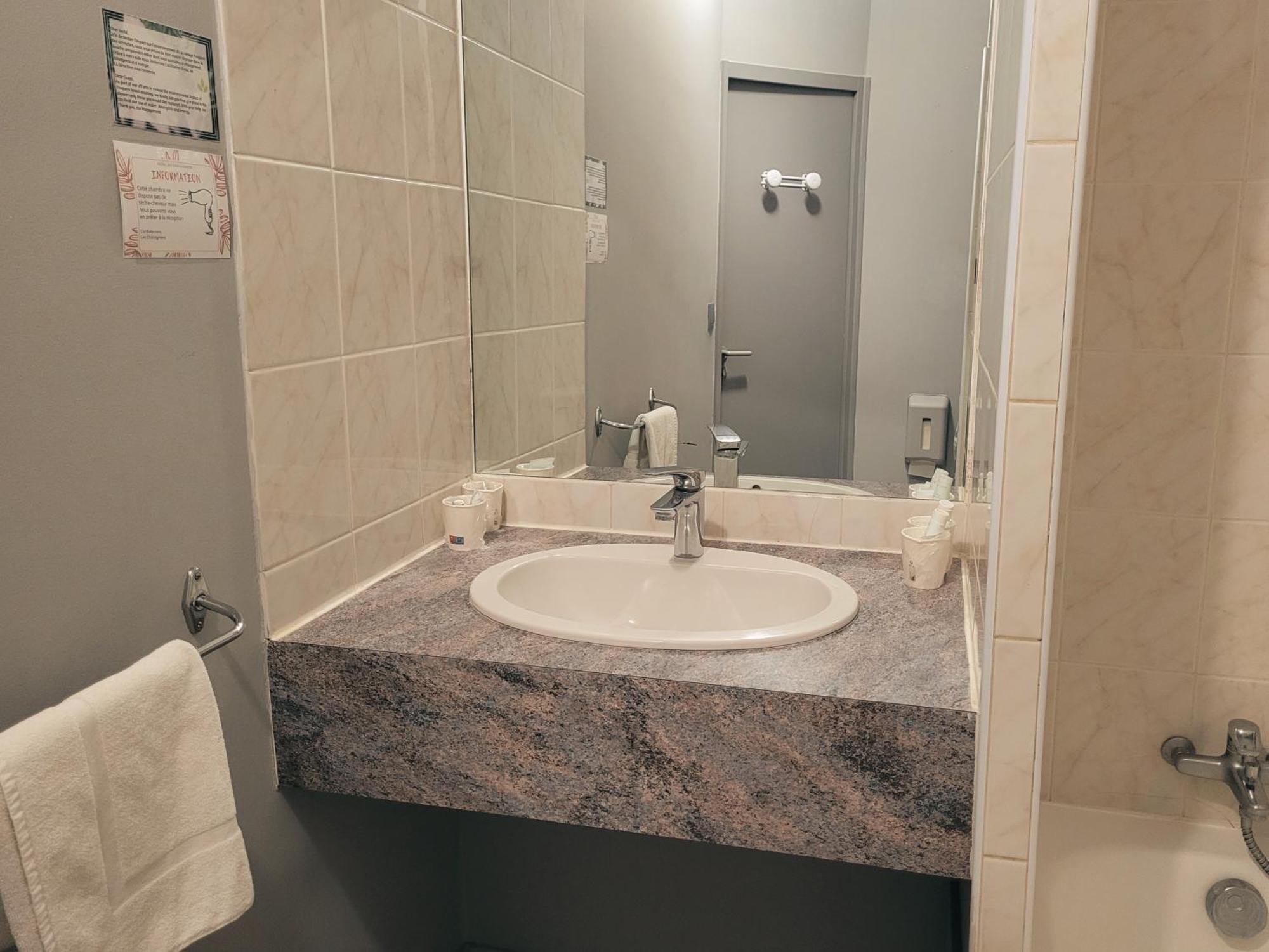 Hotel Restaurant Les Chataigniers Privas Rom bilde